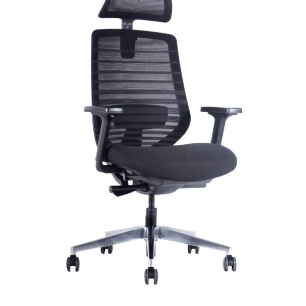 Silla Gerencial Monet vista en ángulo con brazos ajustables y asiento deslizante